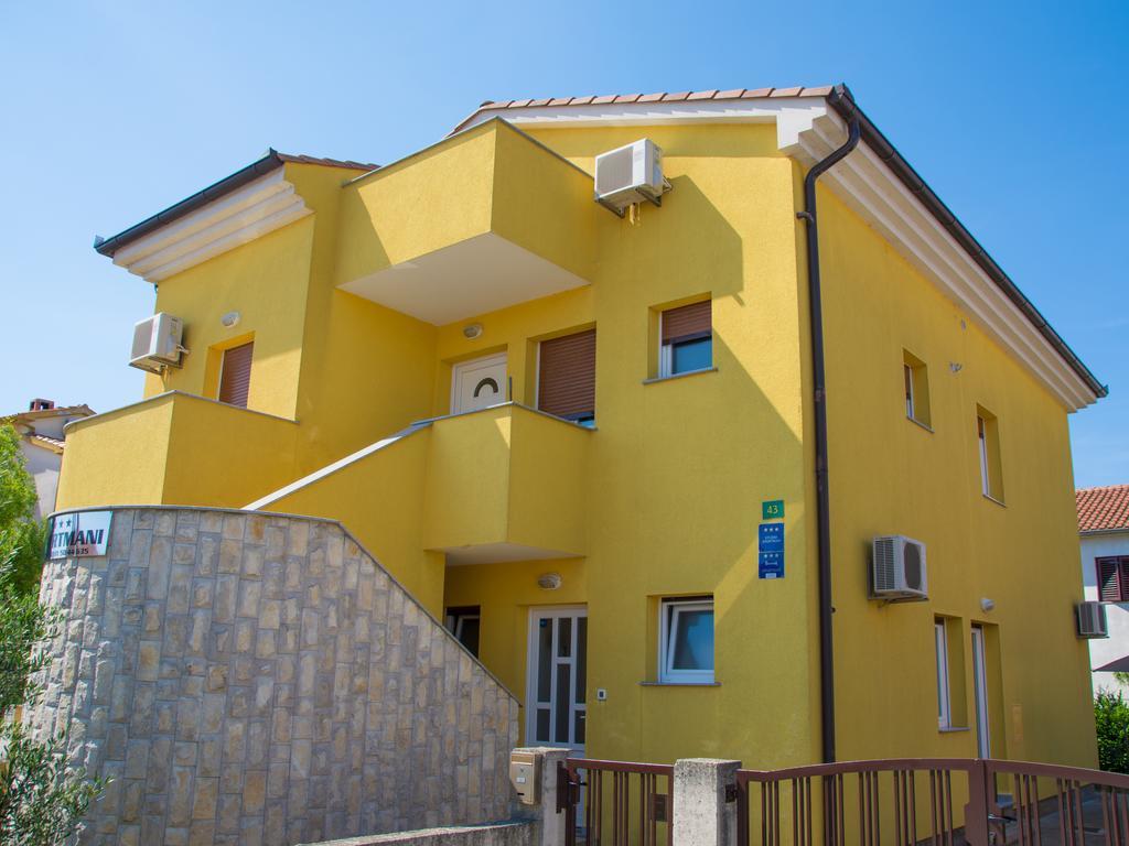 Apartments Manuela Pula Exterior photo