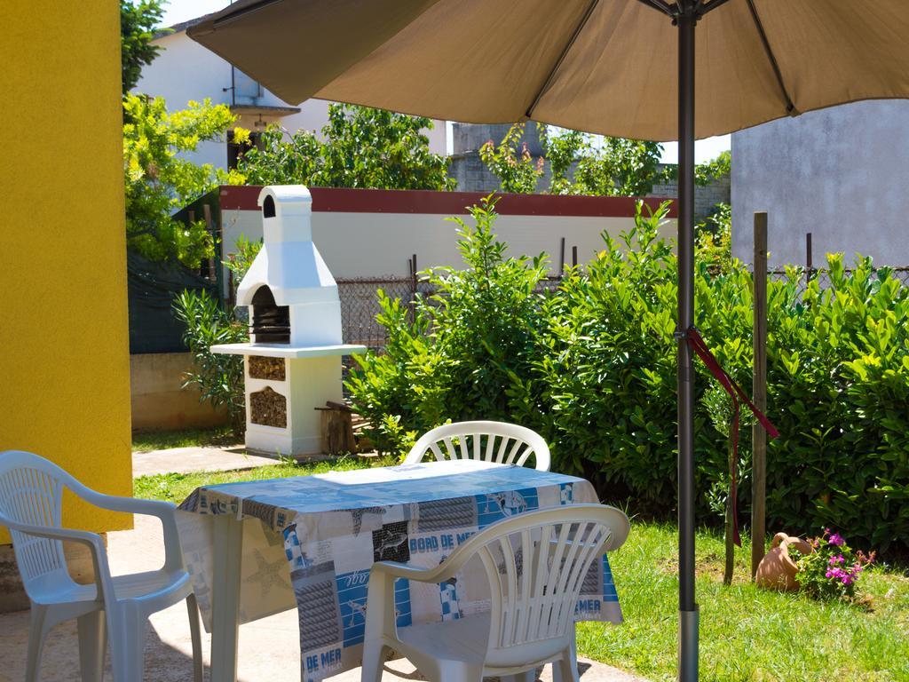 Apartments Manuela Pula Exterior photo